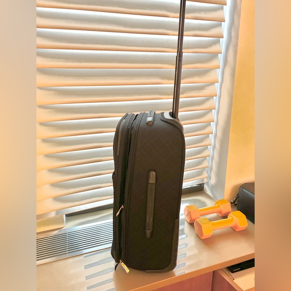 Vera Bradley Softside Expandable 2-Wheel Carry On Suitcase - Picture 2 of 7